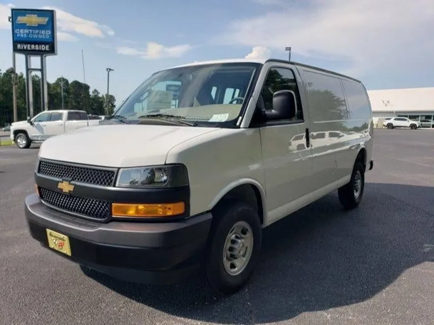 2025 Chevrolet Express Cargo 2500 Base photo 1