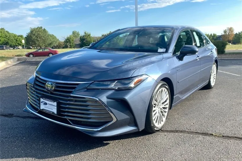 2020 Toyota Avalon Hybrid Limited photo 1