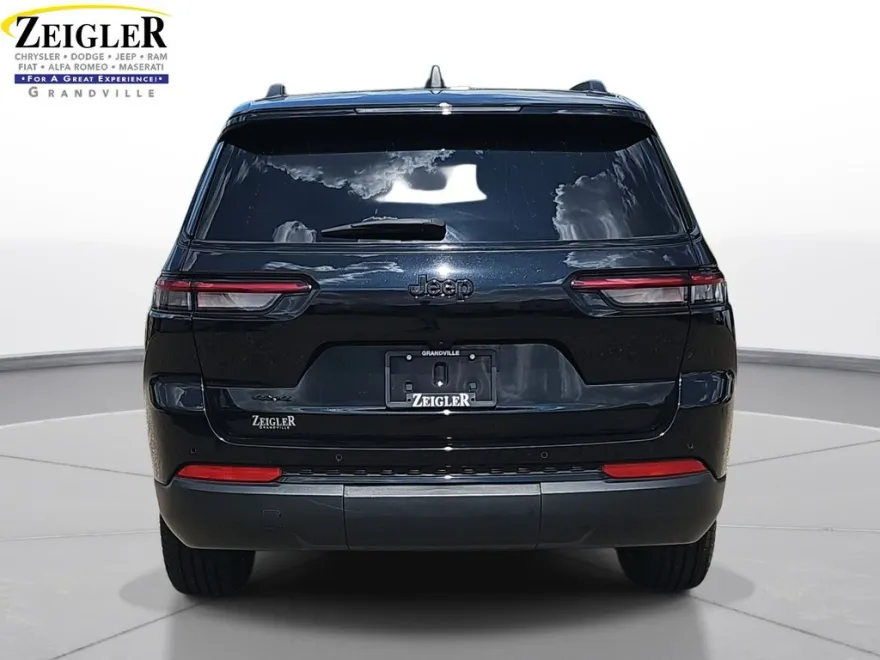 2023 Jeep Grand Cherokee Altitude photo 1