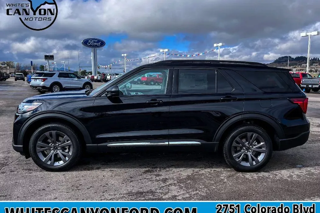 2025 Ford Explorer photo 1