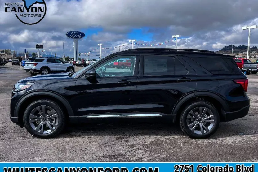 2025 Ford Explorer photo 1