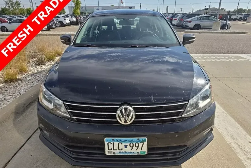 2016 Volkswagen Jetta 1.8T SEL photo 1