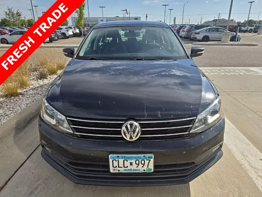 2016 Volkswagen Jetta 1.8T SEL photo 1