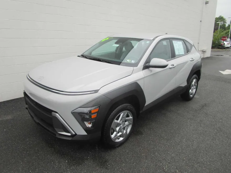 2024 Hyundai Kona SE photo 1