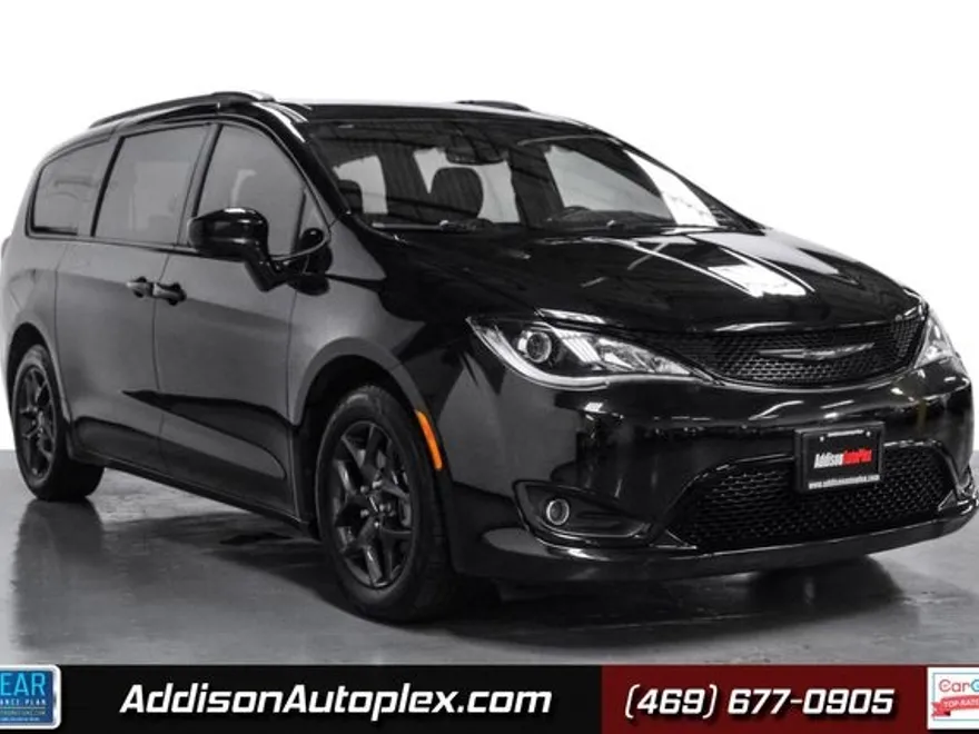 2020 Chrysler Pacifica Touring Plus photo 1