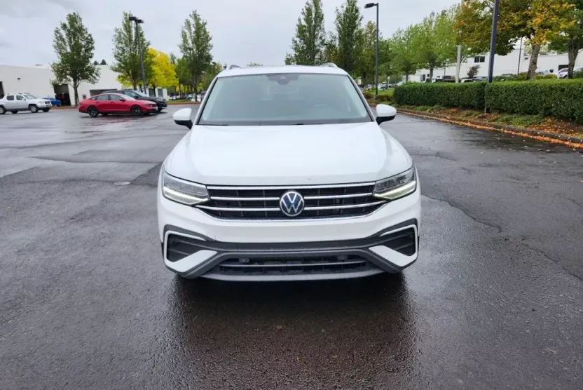2022 Volkswagen Tiguan SE photo 1