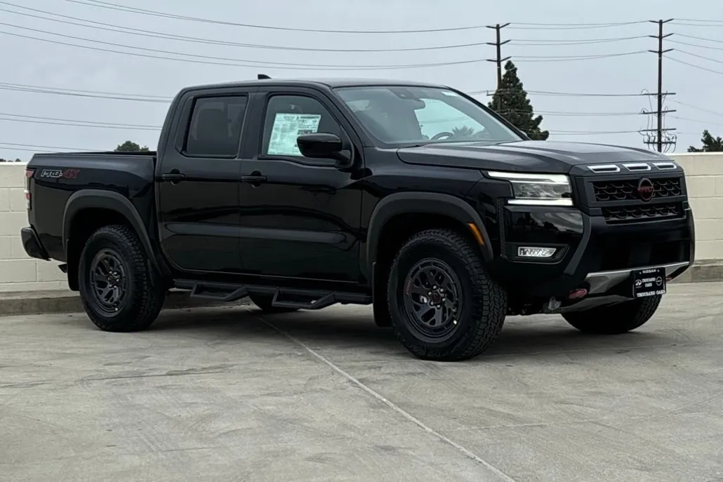 2025 Nissan Frontier Crew Cab PRO-4X photo 1