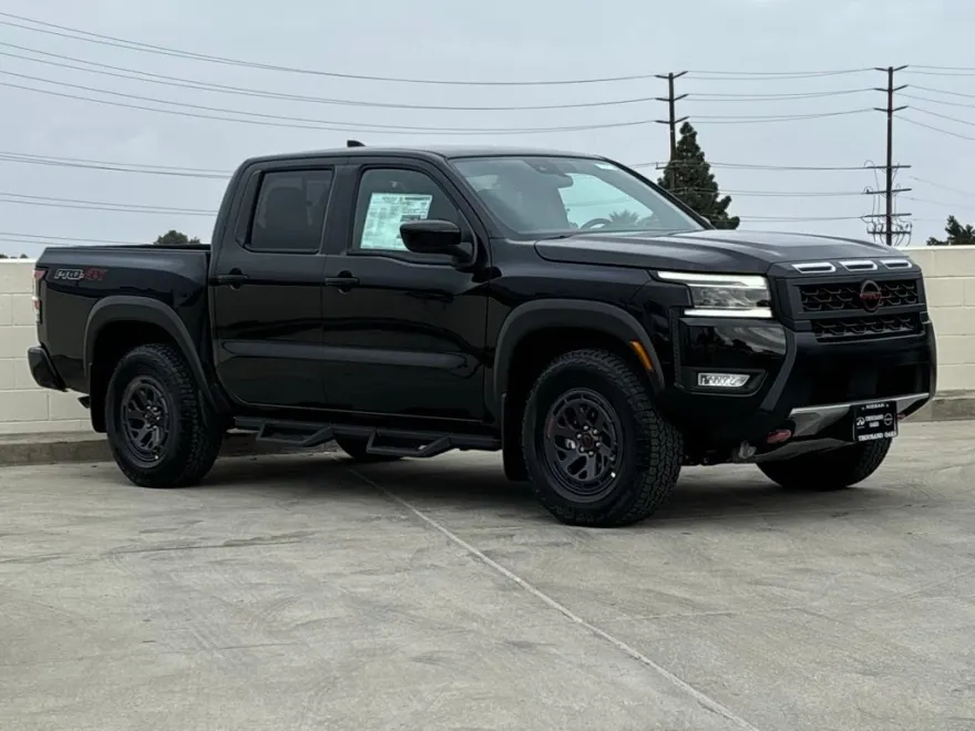2025 Nissan Frontier Crew Cab PRO-4X photo 1