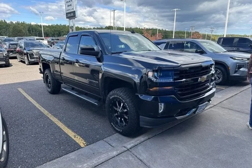 2016 Chevrolet Silverado 1500 LT photo 1