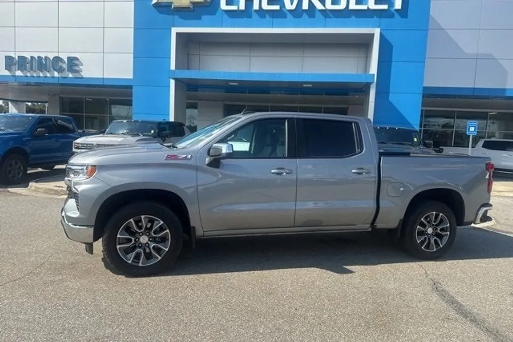 2025 Chevrolet Silverado 1500 LT photo 1