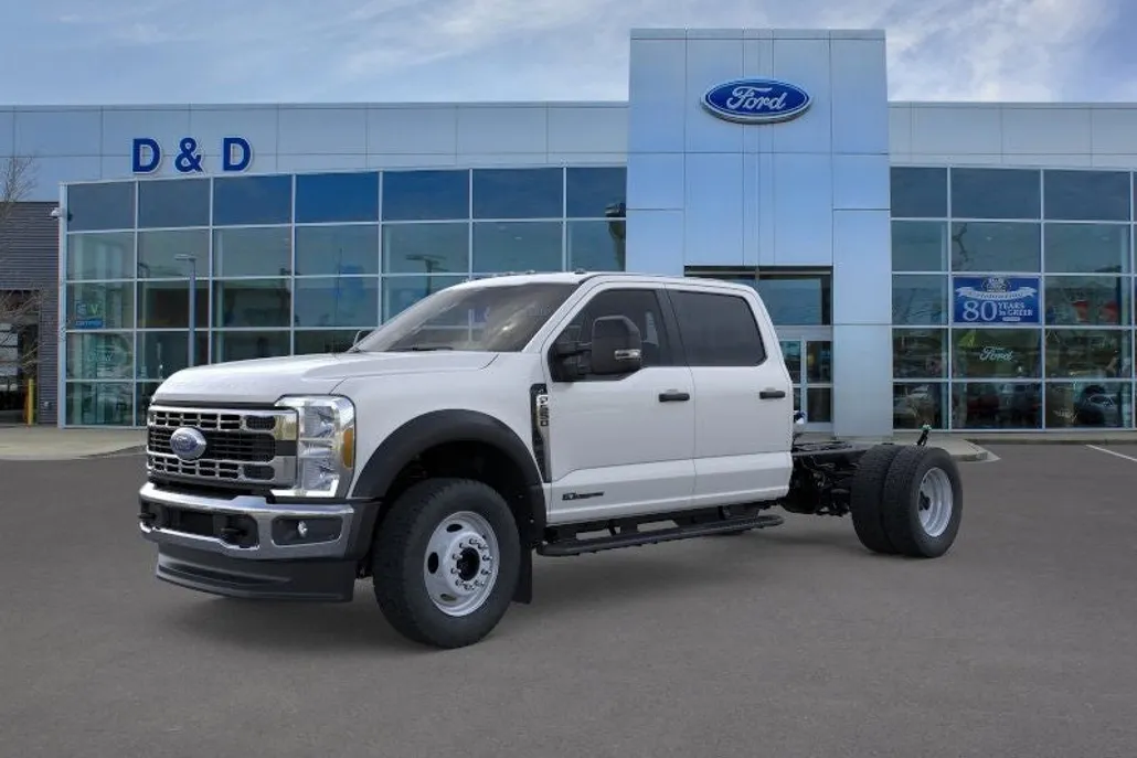 2025 Ford F-550 photo 1