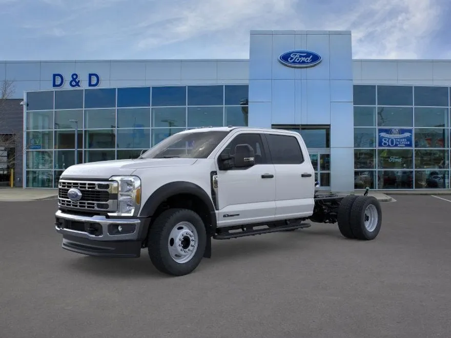 2025 Ford F-550 photo 1