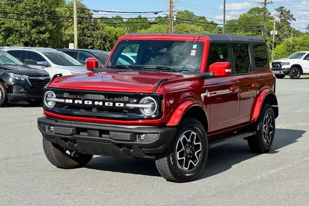 2023 Ford Bronco Outer Banks photo 1