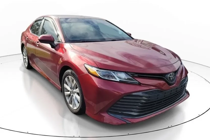 2020 Toyota Camry LE photo 1