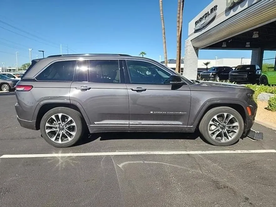 2022 Jeep Grand Cherokee Overland photo 1
