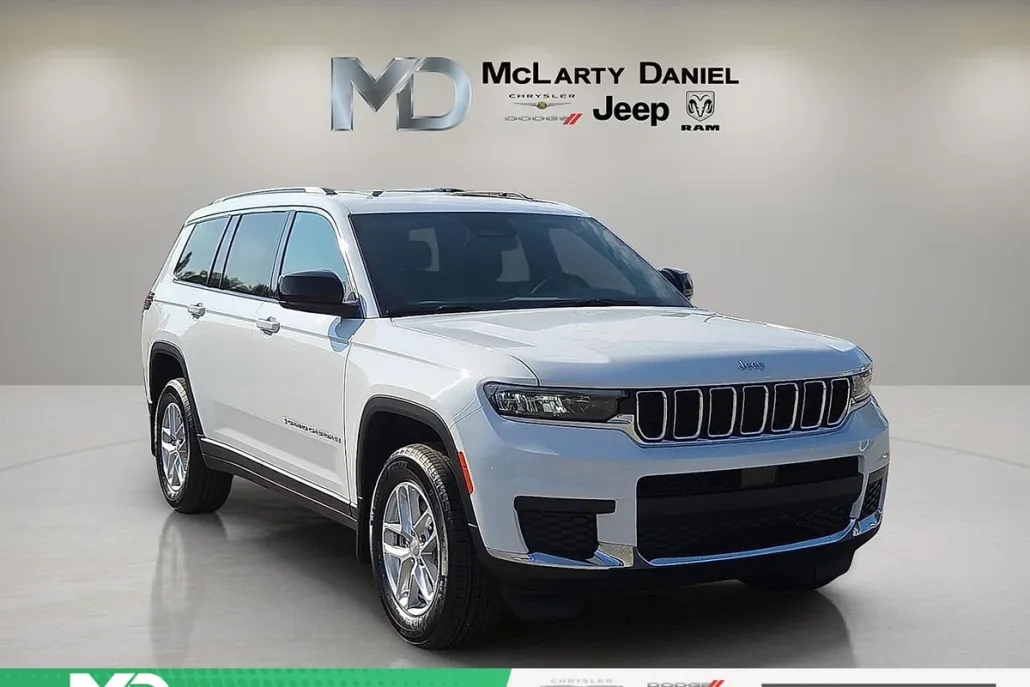 2025 Jeep Grand Cherokee Laredo photo 1