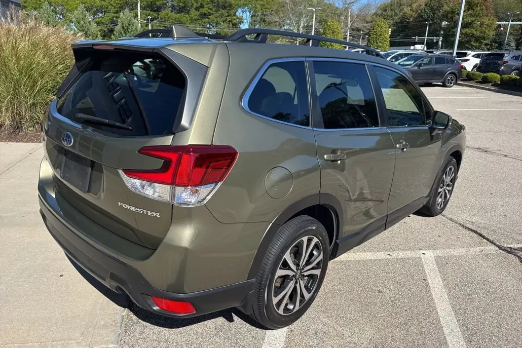 2023 Subaru Forester Limited photo 1