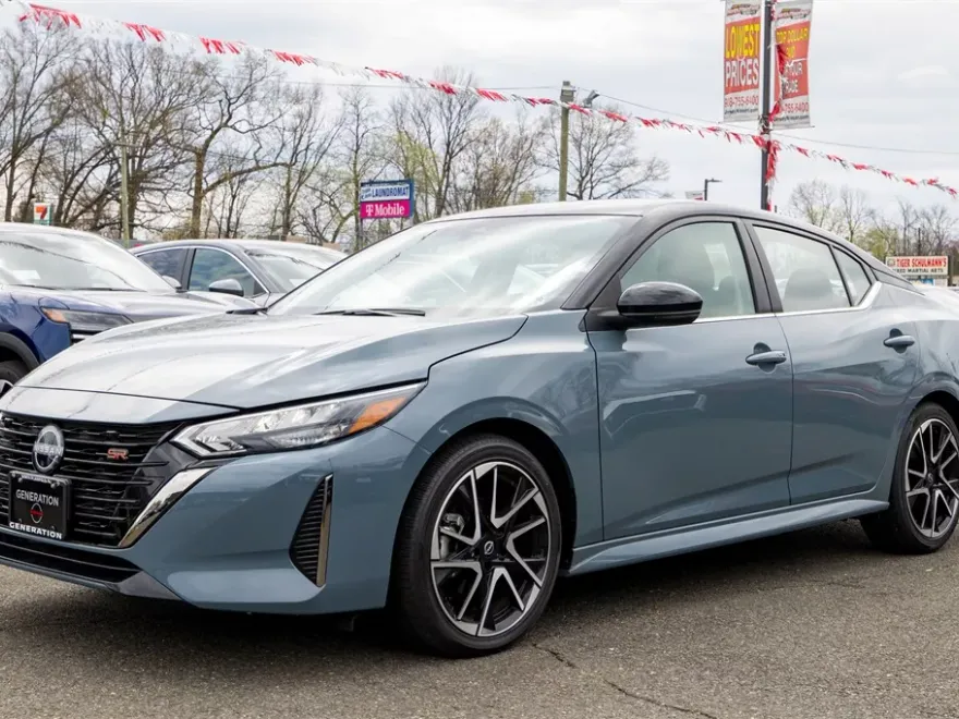 2024 Nissan Sentra SR photo 1