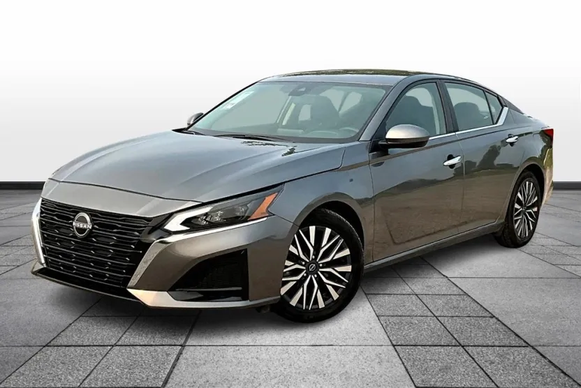 2023 Nissan Altima 2.5 SV photo 1