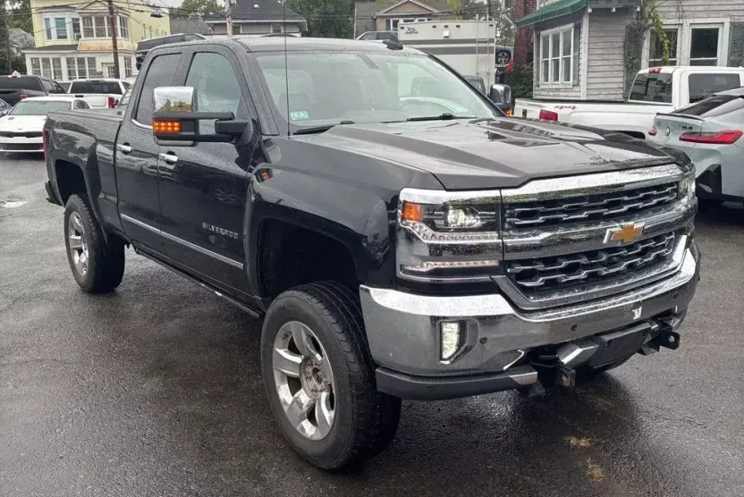 2017 Chevrolet Silverado 1500 LTZ photo 1