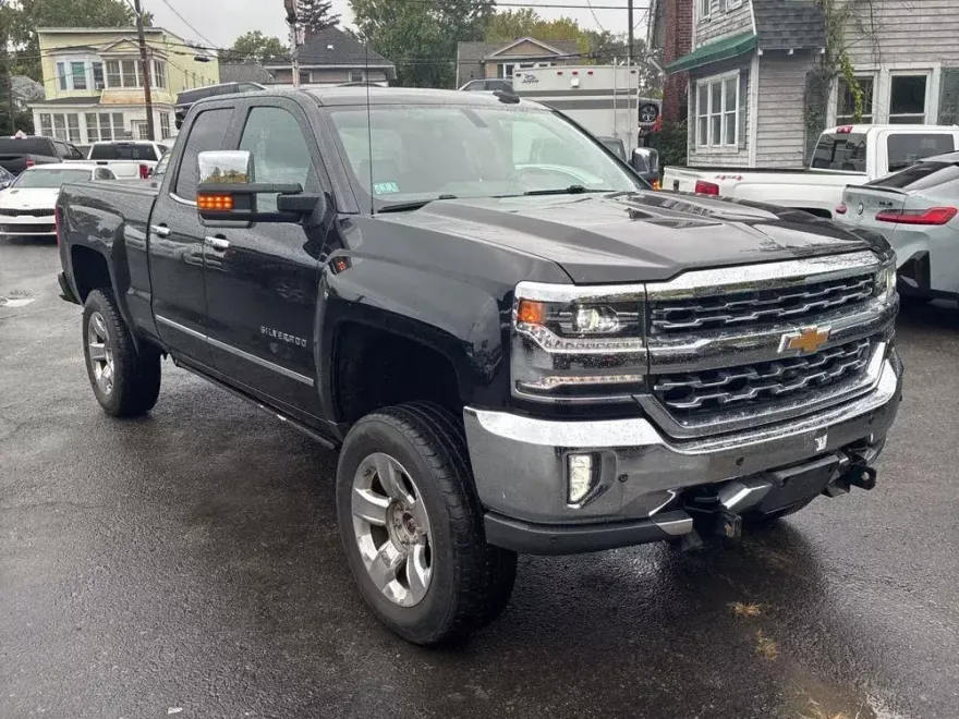 2017 Chevrolet Silverado 1500 LTZ photo 1