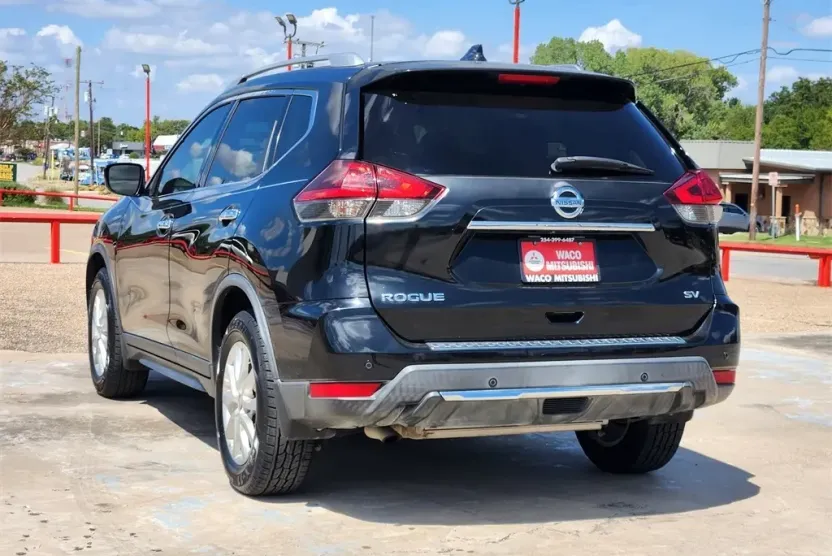 2019 Nissan Rogue SV photo 1