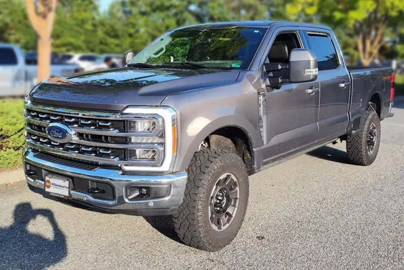 2023 Ford F-350 Lariat photo 1