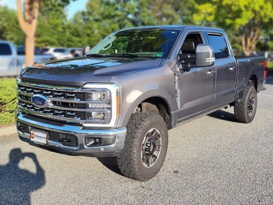 2023 Ford F-350 Lariat photo 1