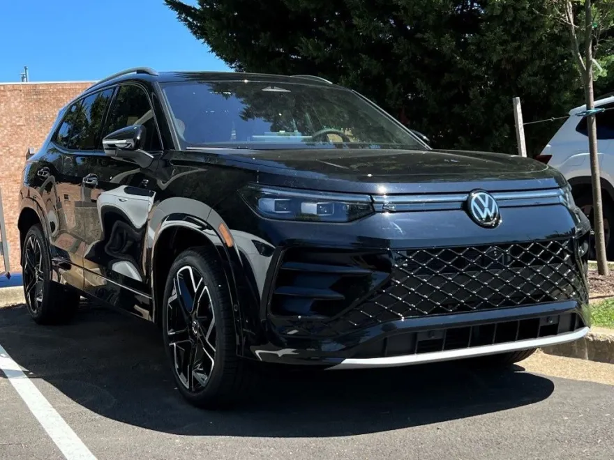 2025 Volkswagen Tiguan SEL R-Line Black photo 1