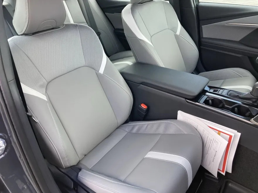 2025 Toyota Camry SE photo 1