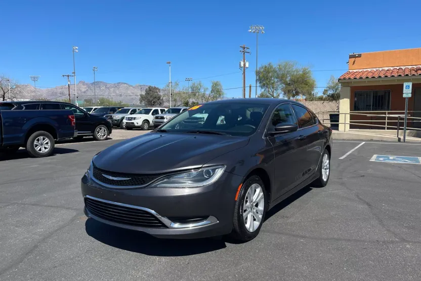 2016 Chrysler 200 Limited photo 1