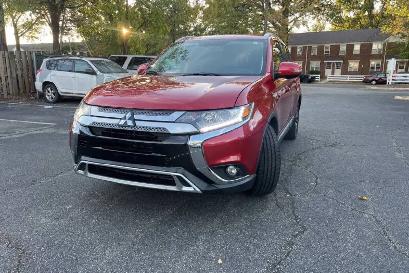 2019 Mitsubishi Outlander SEL photo 1