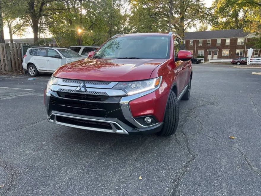2019 Mitsubishi Outlander SEL photo 1