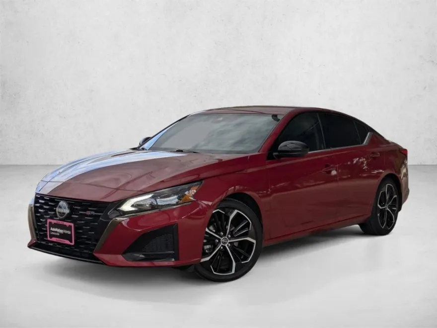 2024 Nissan Altima 2.5 SR photo 1