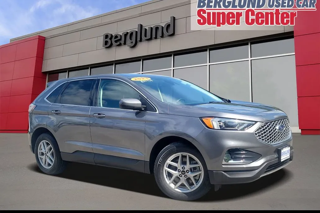 2023 Ford Edge Titanium photo 1