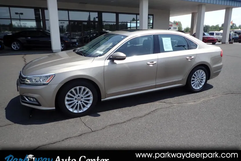 2016 Volkswagen Passat SE photo 1