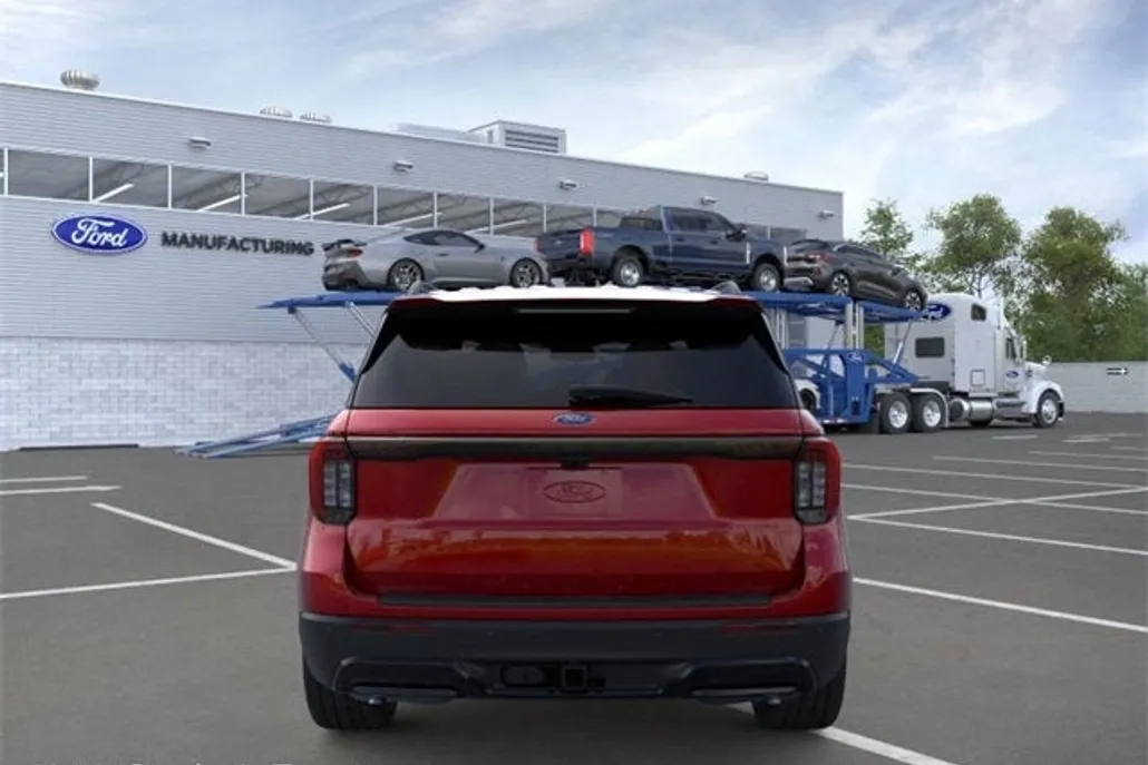 2025 Ford Explorer ST-Line photo 1