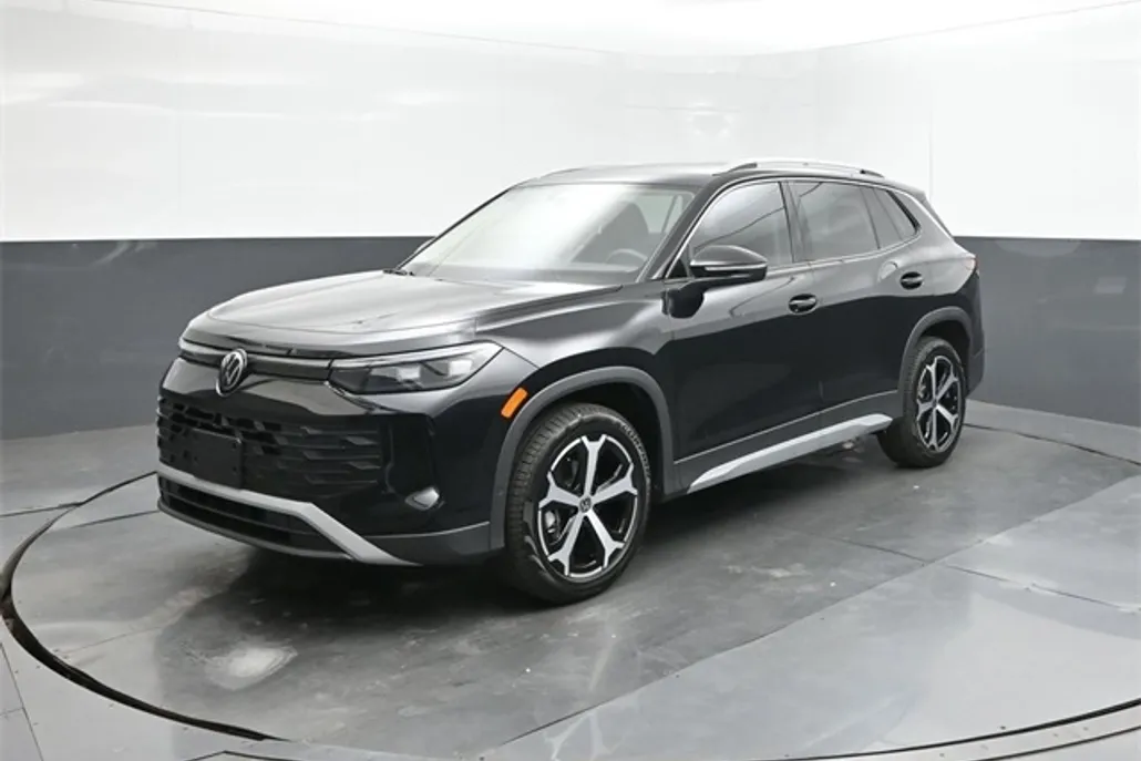 2025 Volkswagen Tiguan SE photo 1