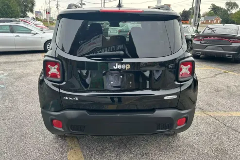 2015 Jeep Renegade Latitude Sport photo 3
