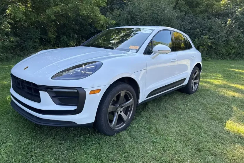 2023 Porsche Macan Base photo 1