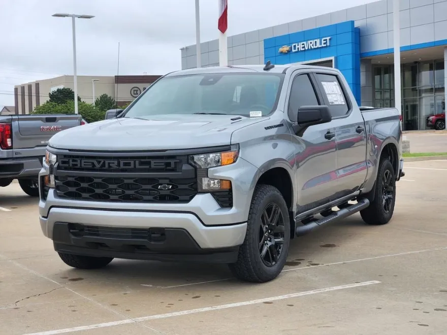 2026 Chevrolet Silverado Custom photo 1