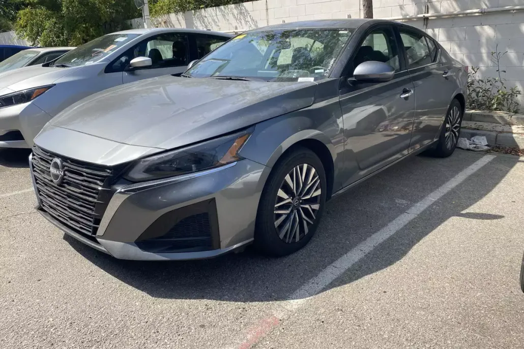 2023 Nissan Altima 2.5 SV photo 1