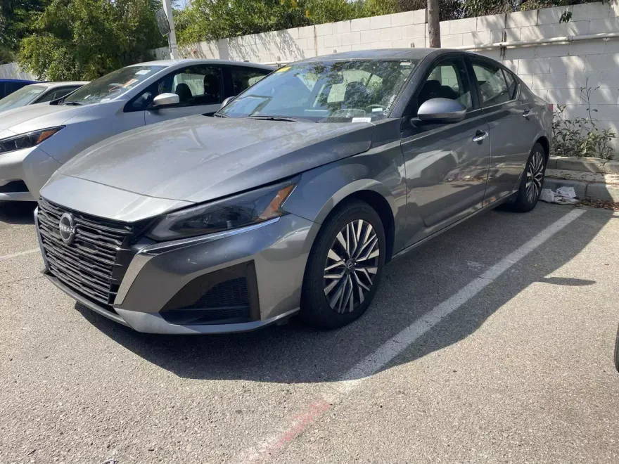 2023 Nissan Altima 2.5 SV photo 1