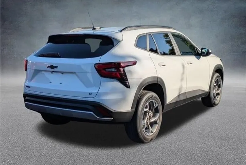 2025 Chevrolet Trax LT photo 1