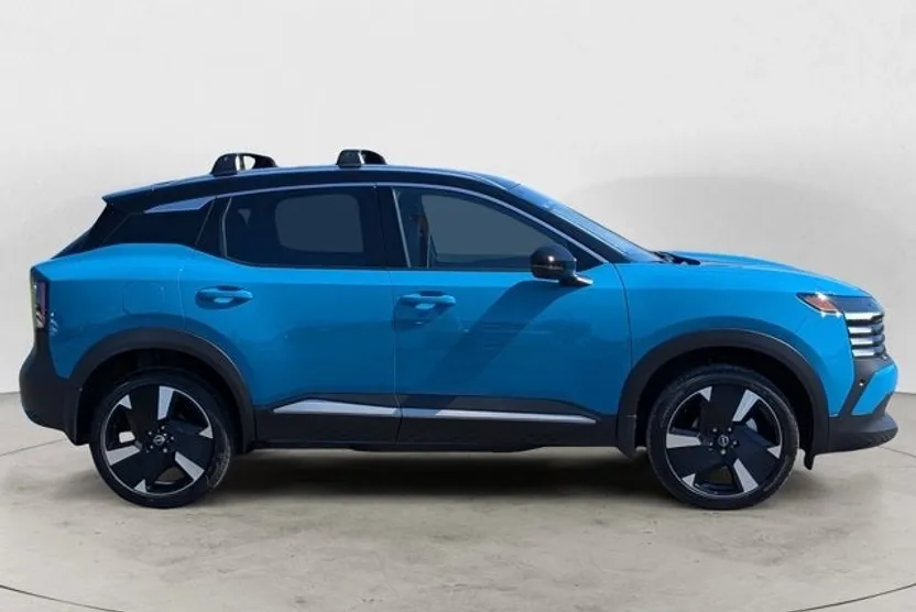 2026 Nissan Kicks SR photo 1