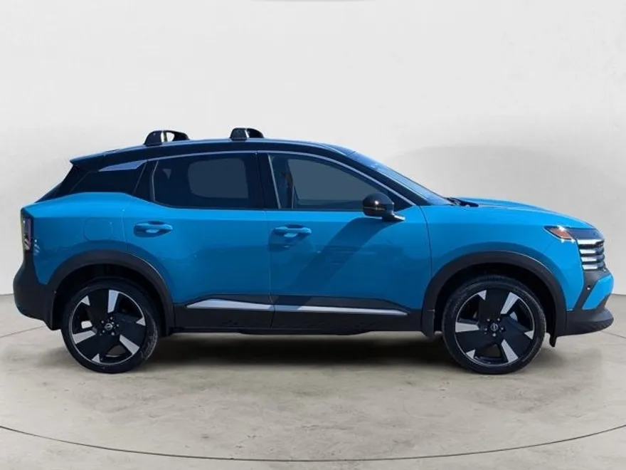 2026 Nissan Kicks SR photo 1