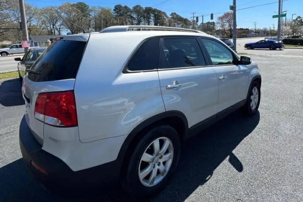 2013 Kia Sorento LX photo 1
