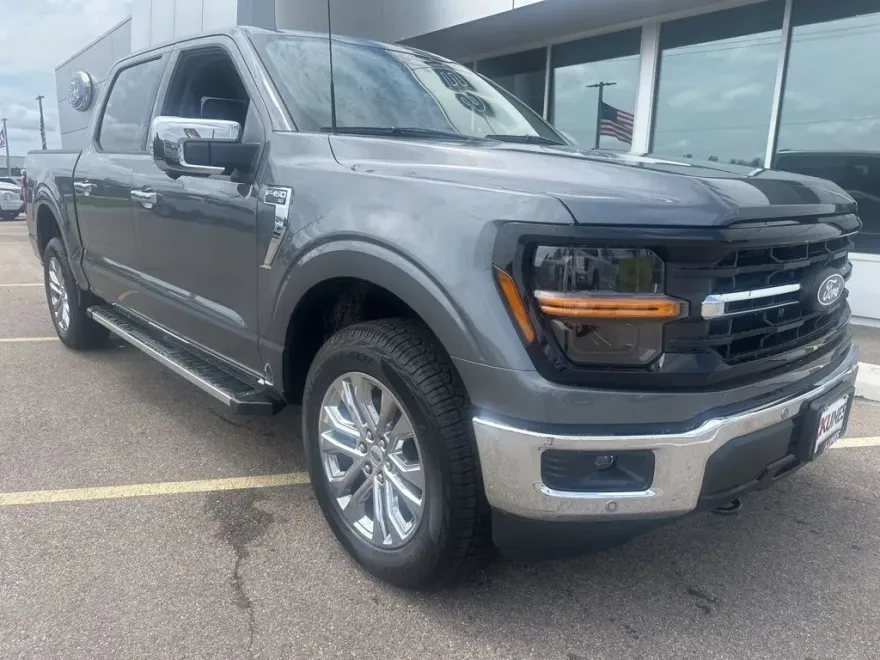 2025 Ford F-150 XLT photo 1