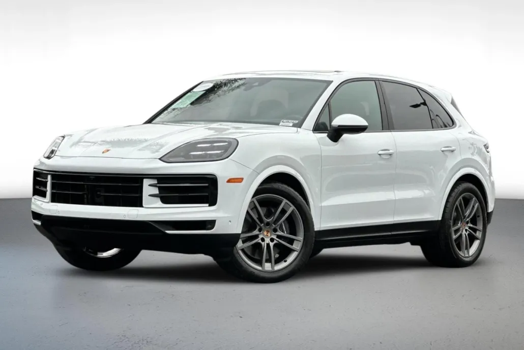 2025 Porsche Cayenne Turbo photo 1