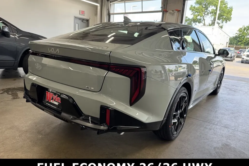 2025 Kia K4 GT-Line Turbo photo 1